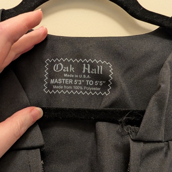 Oak Hall Unisex 5'3" 5'5" Elegant Black Graduation Gown and Cap - Picture 5 of 5